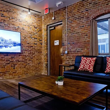 Downtown - Adults Only Hostel *