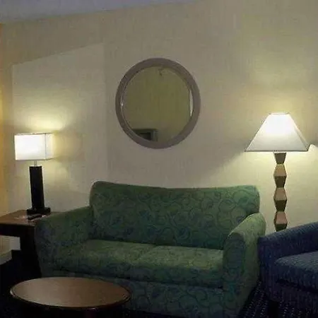 Springhill Metrocenter Hotel 3*