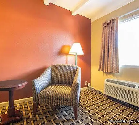 Hotel Rodeway Airport Nashville