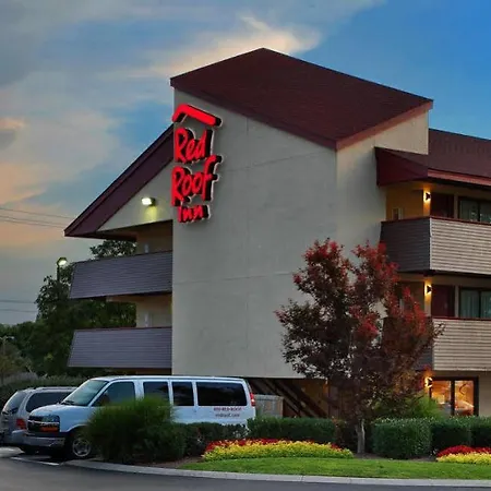 Hotel Red Roof Plus+ Airport 3*