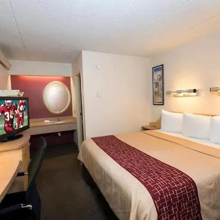 Red Roof Plus+ Airport Hotel 3*