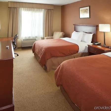 Hotel Country & By Radisson Airport Tn 4*