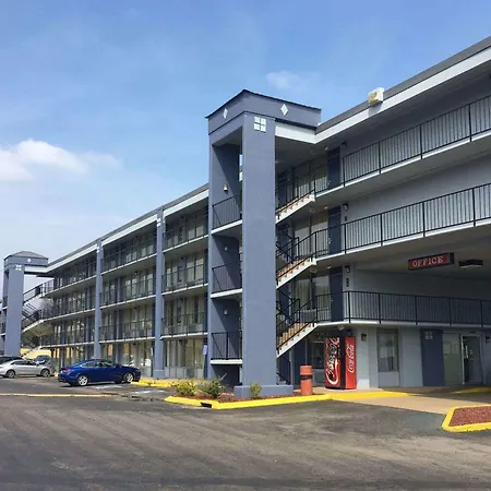 Super 8 By Wyndham Nashville/ Dntn/ Opryland Area Nashville