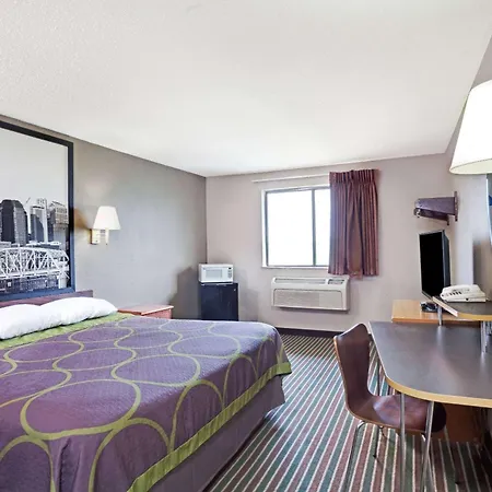 Hotel Super 8 By Wyndham Nashville/ Dntn/ Opryland Area