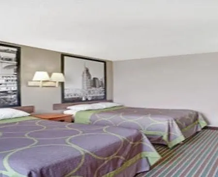 Super 8 By Wyndham Nashville/ Dntn/ Opryland Area Hotel