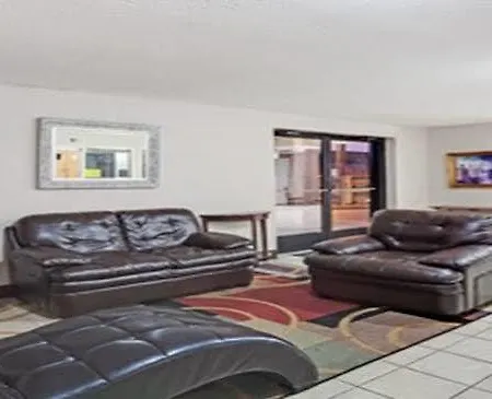 Super 8 By Wyndham Nashville/ Dntn/ Opryland Area Hotel Nashville