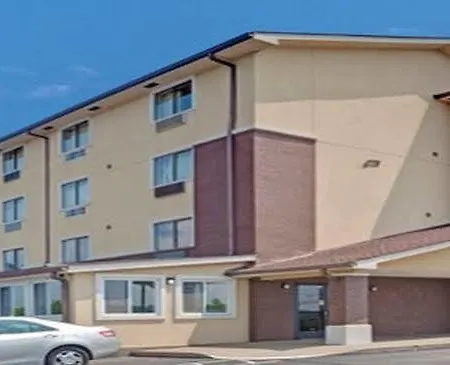 Hotel Super 8 By Wyndham Nashville/ Dntn/ Opryland Area