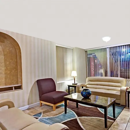 Super 8 By Wyndham Downtown