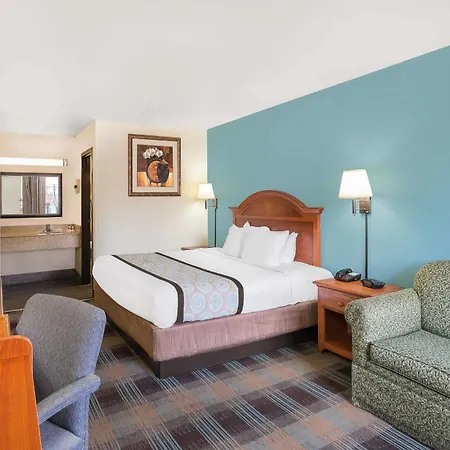 Super 8 By Wyndham Downtown Nashville