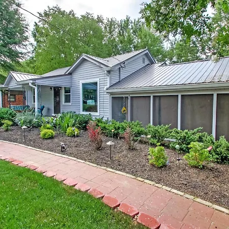 Holiday home Walk To Trails & Fishing Spots! Lake Ozark Escape