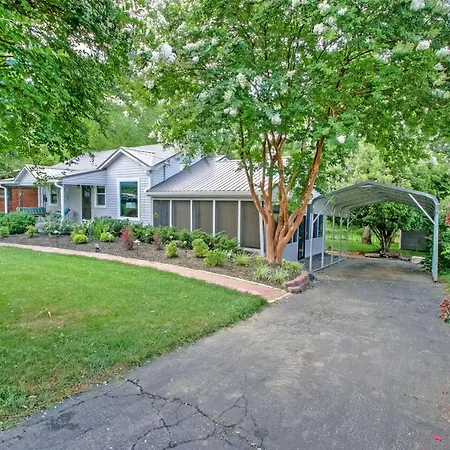 Holiday home Walk To Trails & Fishing Spots! Lake Ozark Escape *
