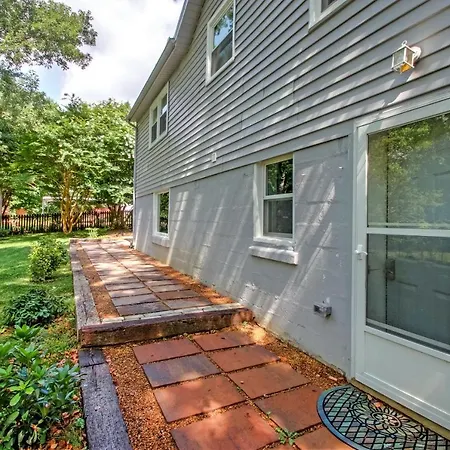 Walk To Trails & Fishing Spots! Lake Ozark Escape Holiday home