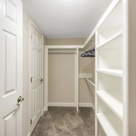 Walk To Trails & Fishing Spots! Lake Ozark Escape * Nashville