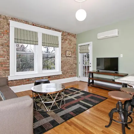 Belmont Apartment *