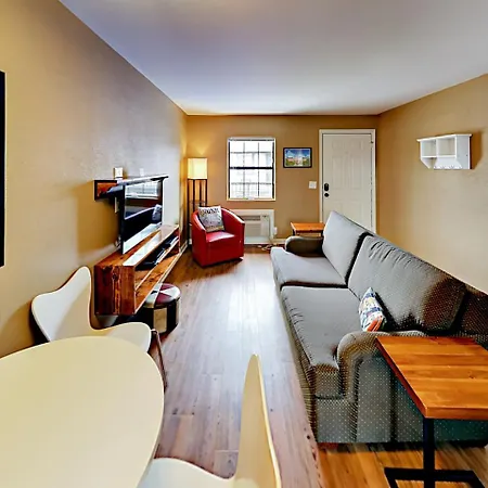 Landmark Mcmillin Court 16 Apartment Nashville