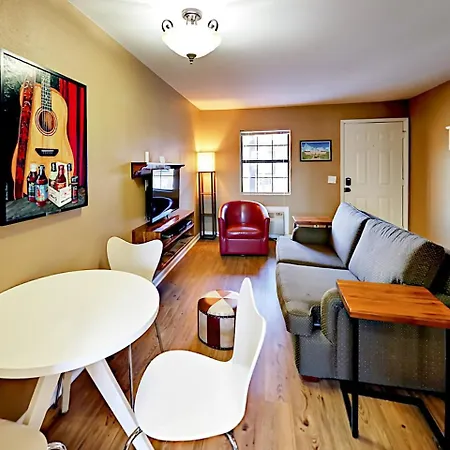 Landmark Mcmillin Court Apartment 8 *