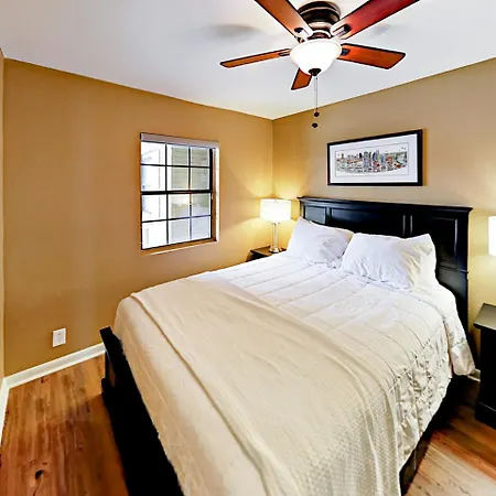 Landmark Mcmillin Court 4 * Nashville
