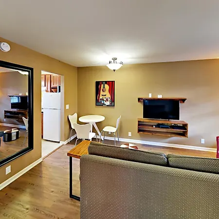 Landmark Mcmillin Court Apartment 8