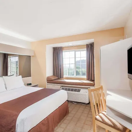 Microtel & By Wyndham Hotel 2*