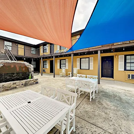 Landmark Mcmillin Court 15 *