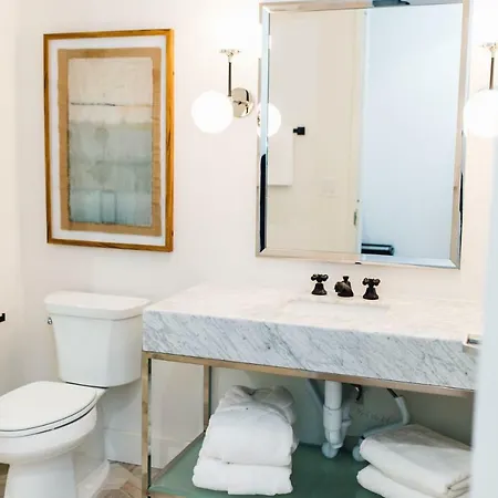 Vandyke Bed & Beverage Hotel 3*