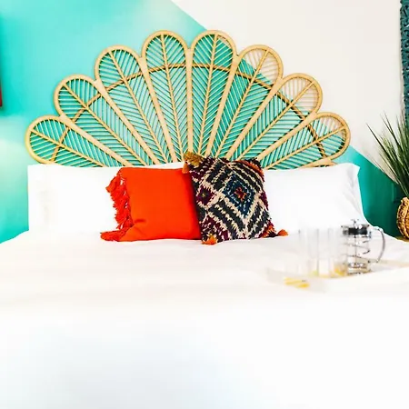 Vandyke Bed & Beverage
