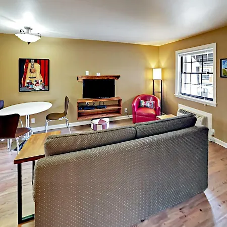 Landmark Mcmillin Court 4 Apartment *