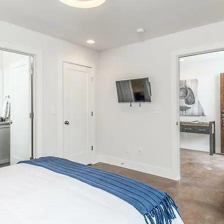 Townhouse Unit B Townhouse *