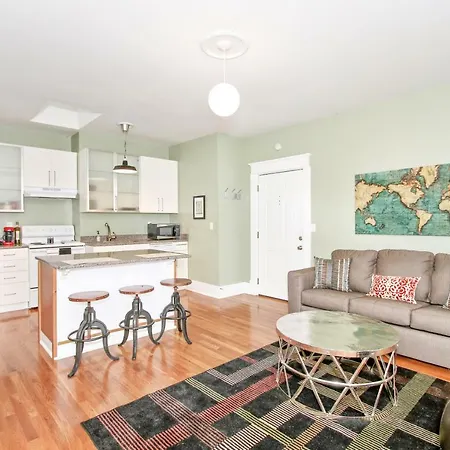 Belmont Apartment *
