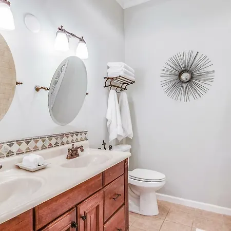 Two-bedroom Chic * Nashville