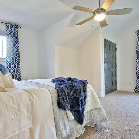 Artful Apartment *