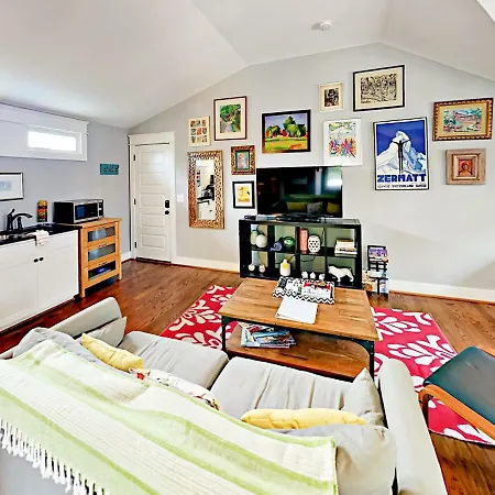 Apartment Hip Studio Apts *