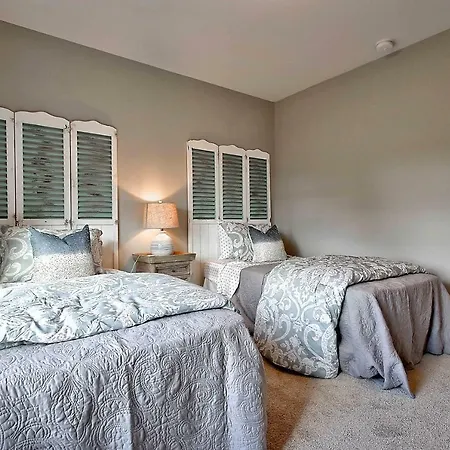 East Duplex Apartment *