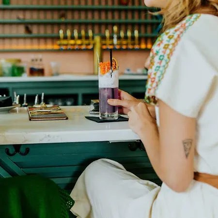 Vandyke Bed & Beverage Nashville