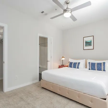Mint House - Music Row 3*