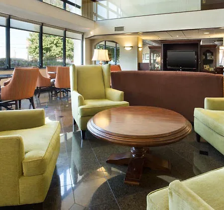 Drury & Airport Hotel 3*