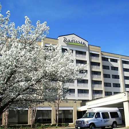 Hotel Radisson Airport 4*