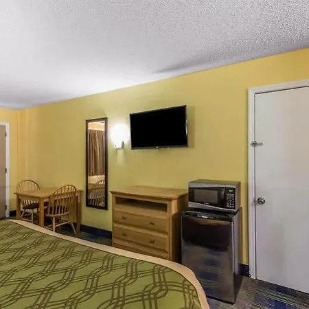 Lodge Econo Near Percy Priest *