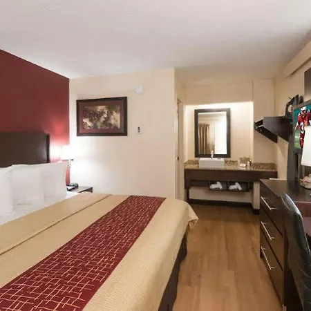 Hotel Red Roof Plus+ Airport Nashville