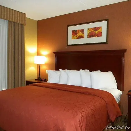 Country & By Radisson Airport Tn Hotel 4*