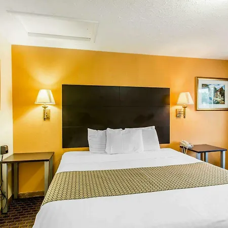 Econo North 3*