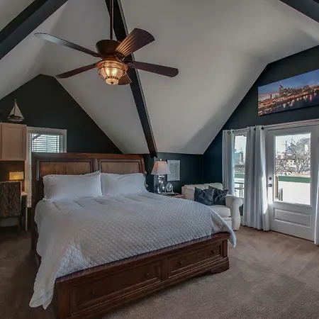 Guest house Rick's Downtown 4*