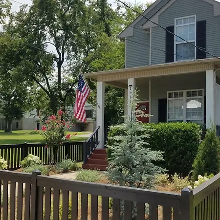 Holiday home Vacation 5 Mins To Down Town 2 Bedrooms 2 Baths Garden Area Hot Tub *