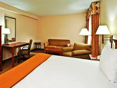 Express Airport By Ihg Hotel 3*