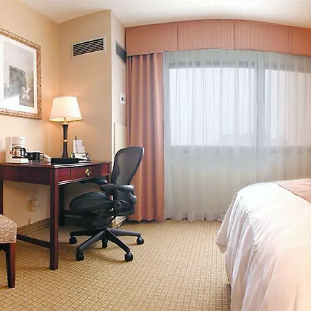 Radisson Airport 4*