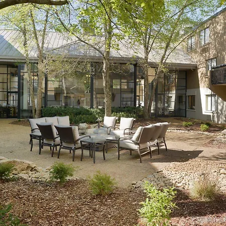 Hotel Express Airport By Ihg Nashville