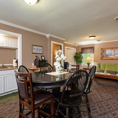 Villa Brenda Lee History 4br Retreat Pool Hot Tub