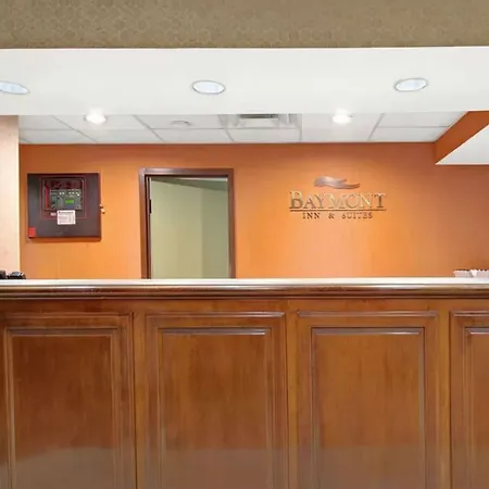 Baymont By Wyndham Airport Hotel 2*