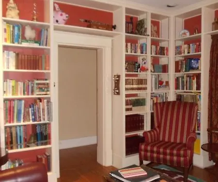 Bed & Breakfast Daisy Hill 3*
