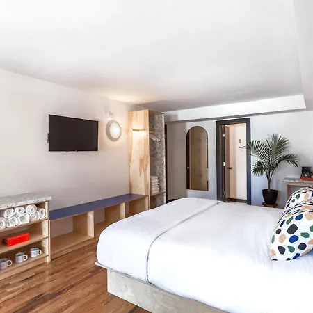 The Iris Hotel 2*